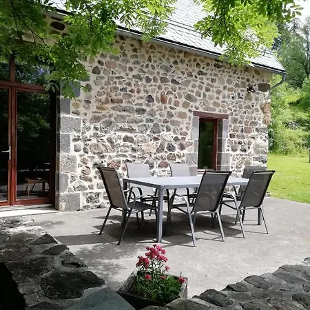 Les Du Clos بيت للعطل La Tour-dʼAuvergne